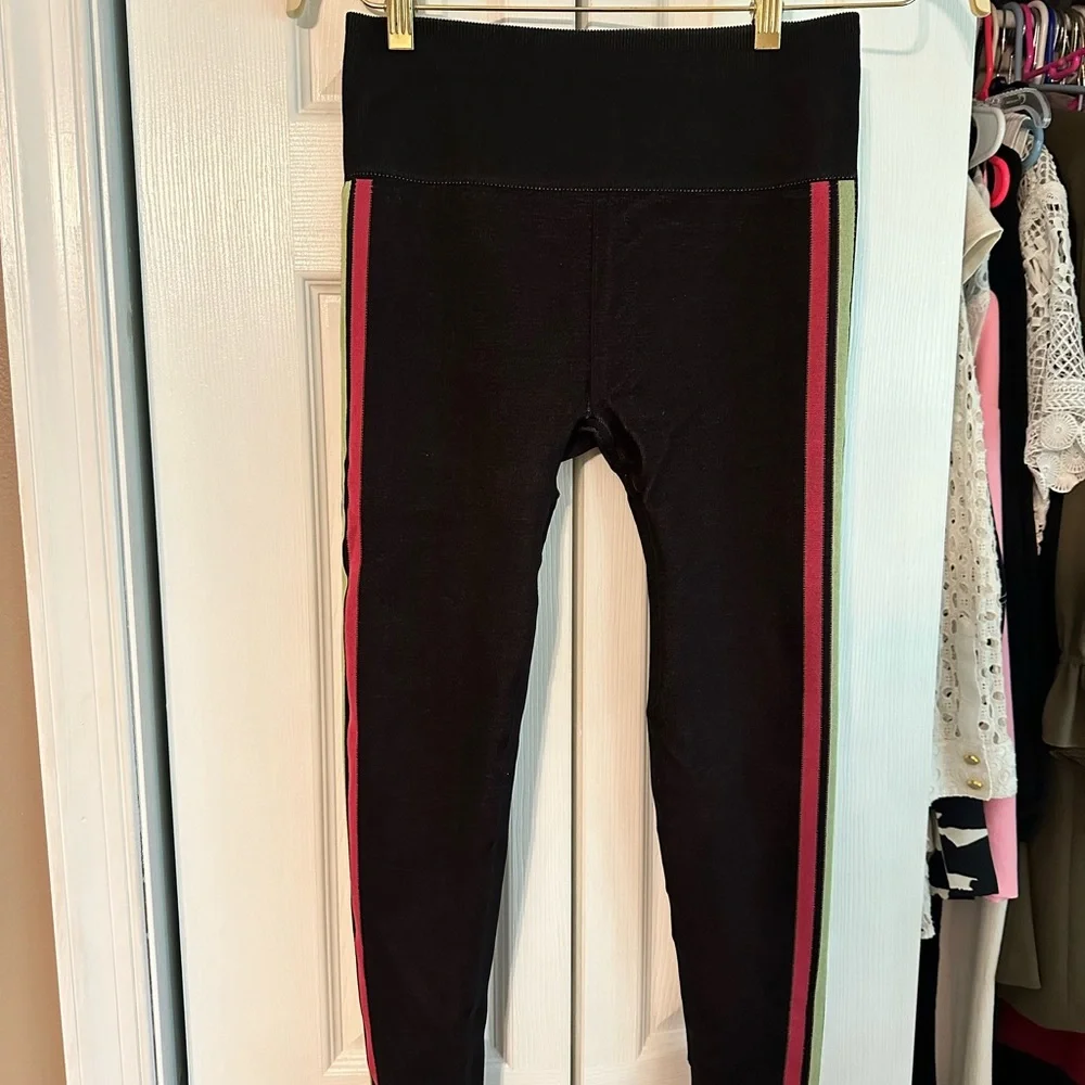Fabletics Workout Set - Picture 6 of 6